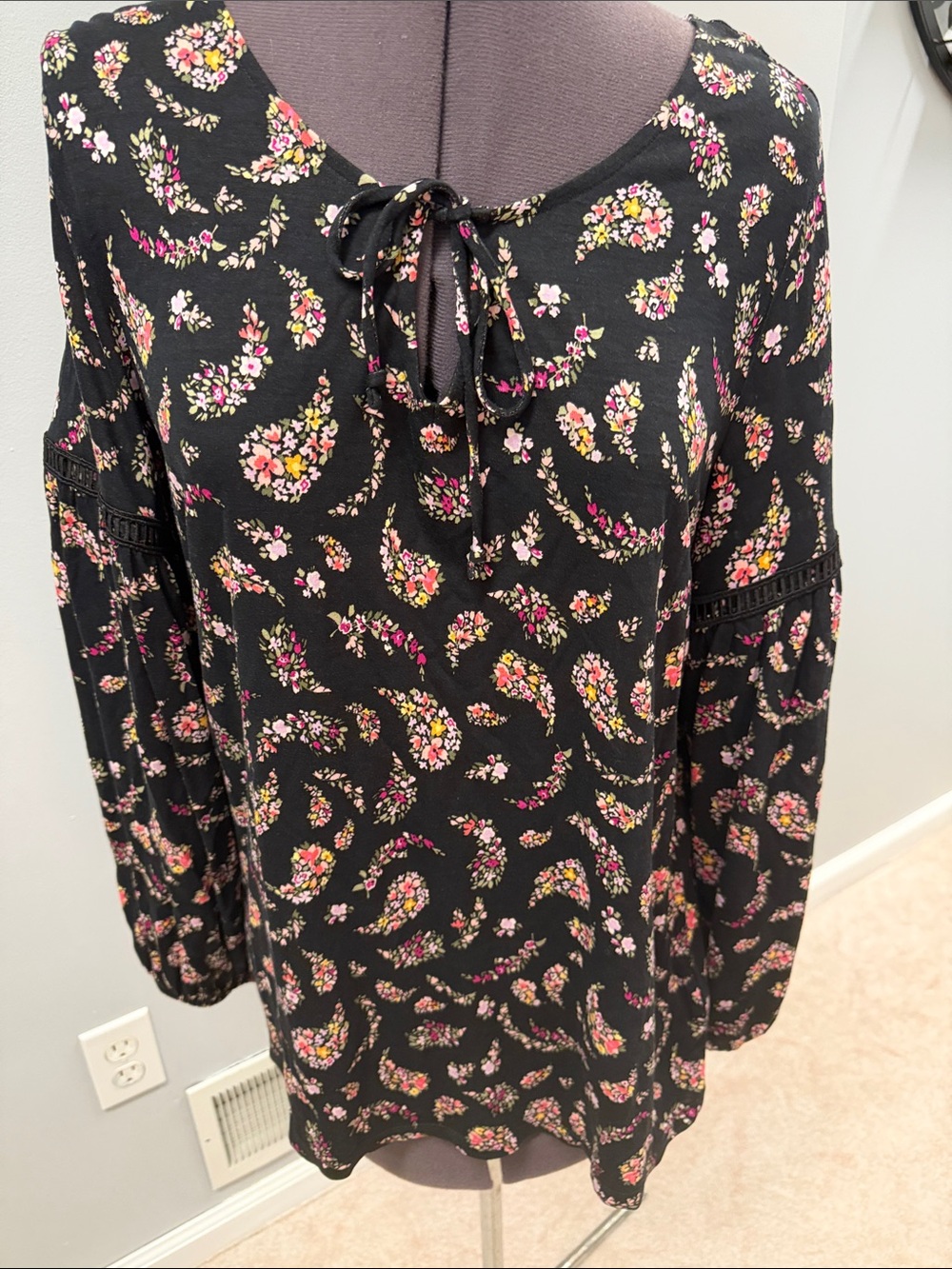 Old Navy Black Floral Paisley Tie-Neck Blouse